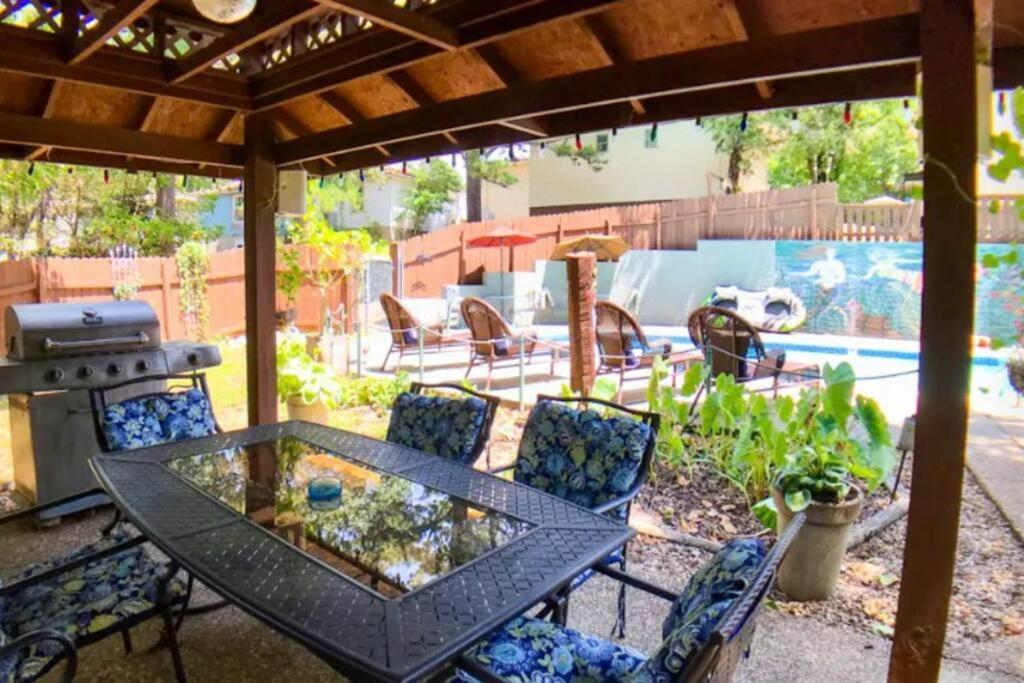 Jacuzzi Suite 206 At Tradewinds Eureka Springs Ngoại thất bức ảnh